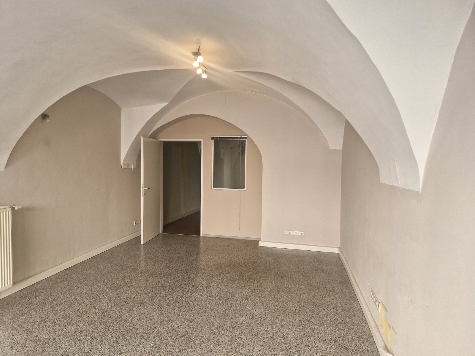 Kleines Geschäftslokal/Büro, Nähe Schwammerlturm