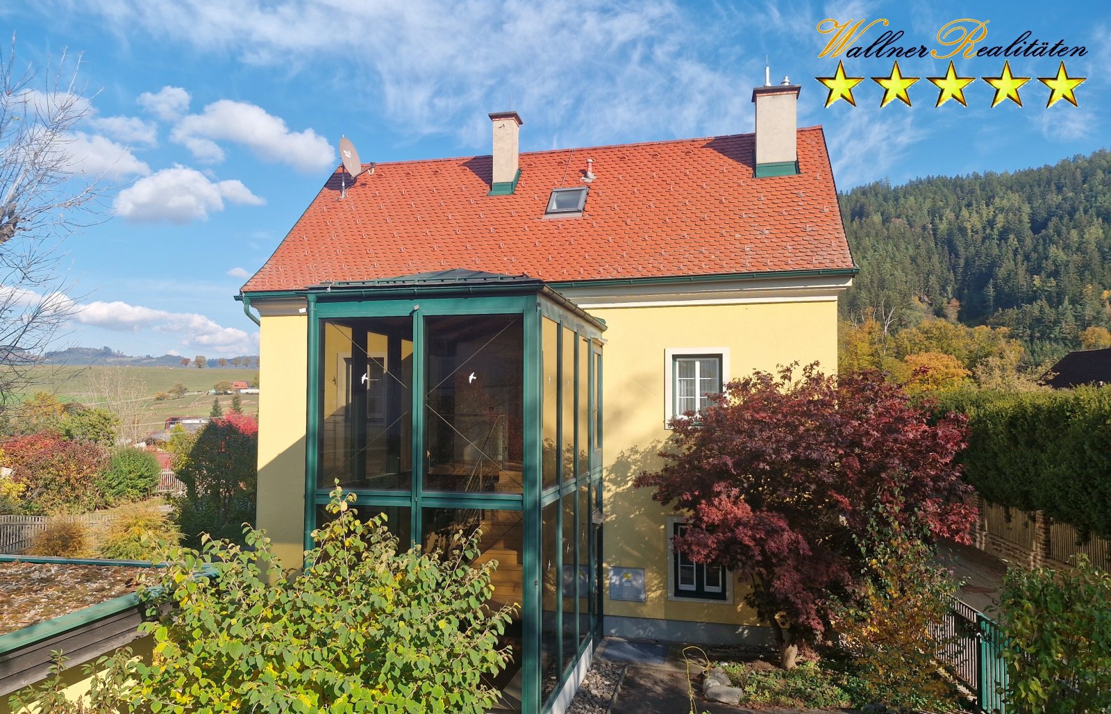 Großzügiges Wohnhaus mit Doppelcarport und ansprechender Gartenfläche Großzügiges Wohnhaus mit Doppelcarport und ansprechender Gartenfläche